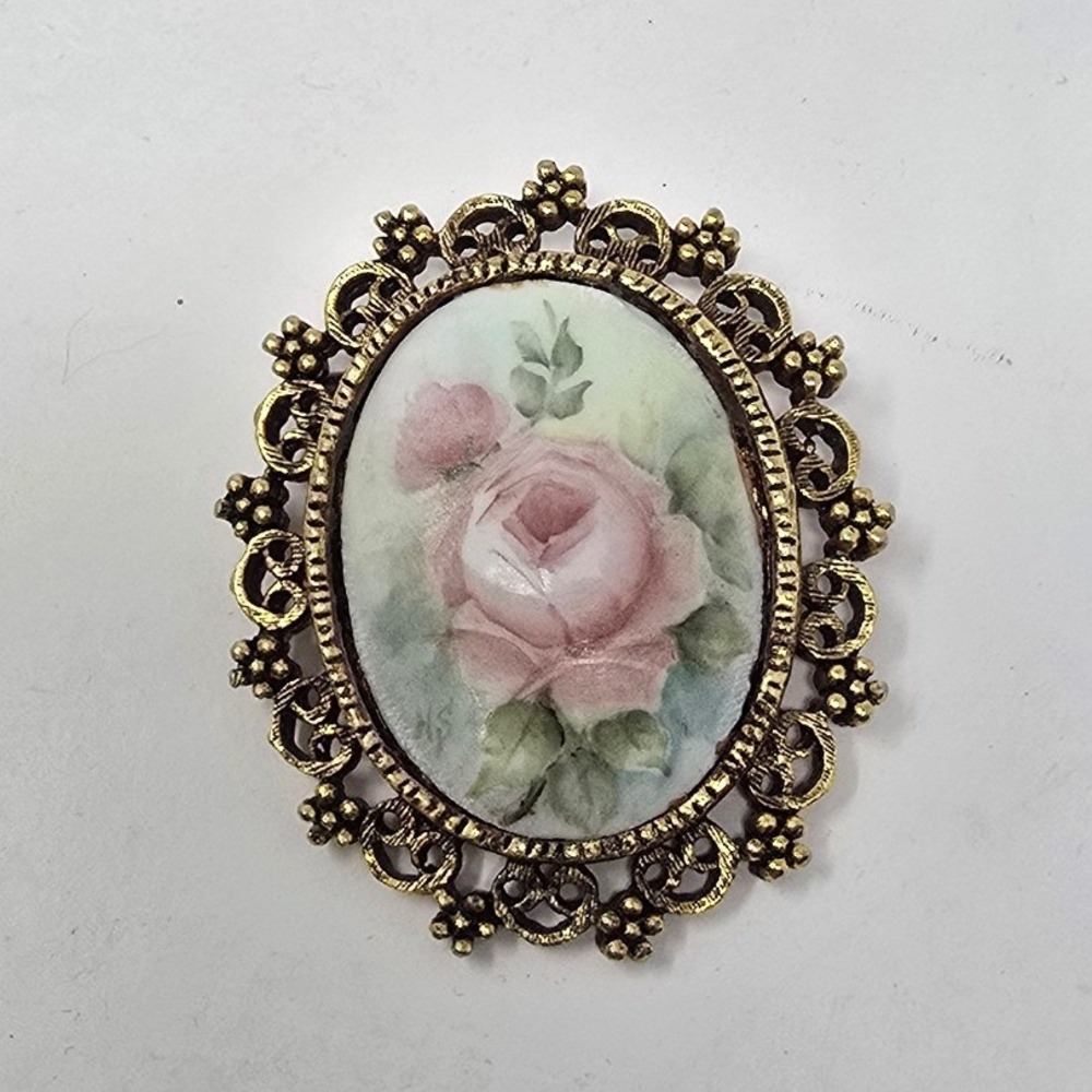 Vtg floral ceramic cameo brooch women OS gold pink hand painted Victorian style